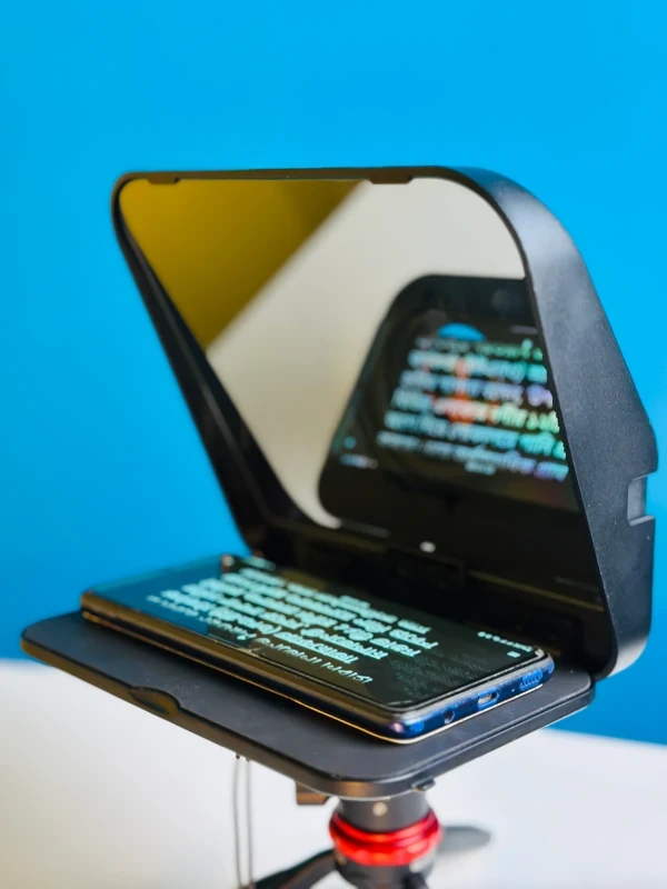 Ulanzi RT02 Universal Teleprompter For Tablet/Smartphone With Remote Control